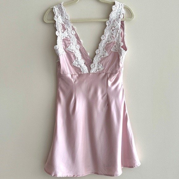Le Lis Collection Satin and Lace Trim Mini Dress, Size Medium, Pink, NWT - Picture 10 of 16